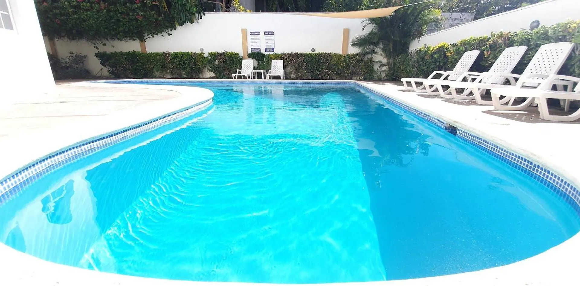 Costambar Beachfront Stay With Pool Las Flores Apartment