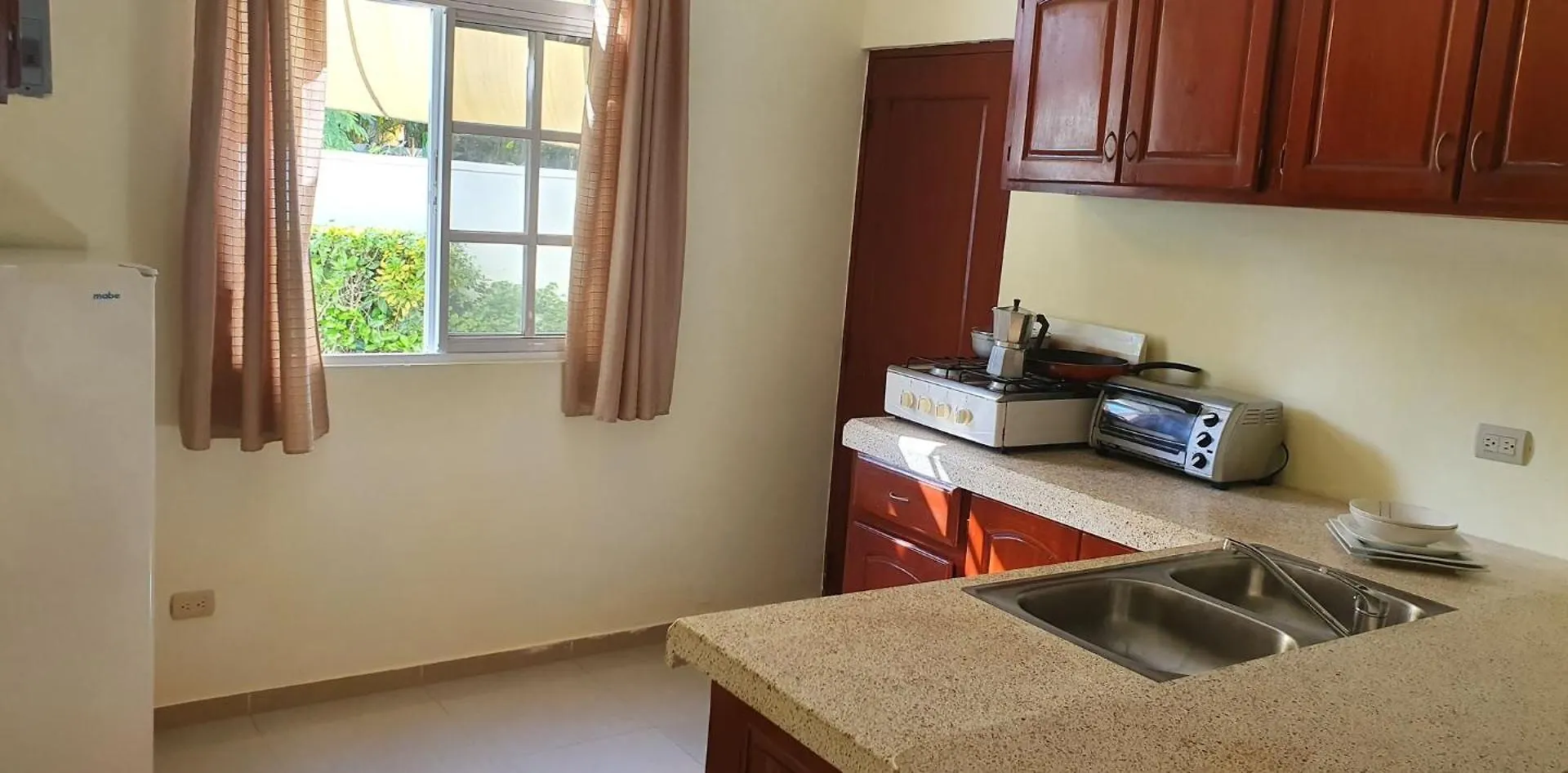Costambar Beachfront Stay With Pool Las Flores